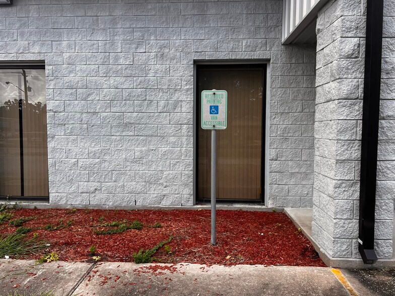 More Photos Of 11950 Alief Clodine Rd, Houston Light Distribution For Lease