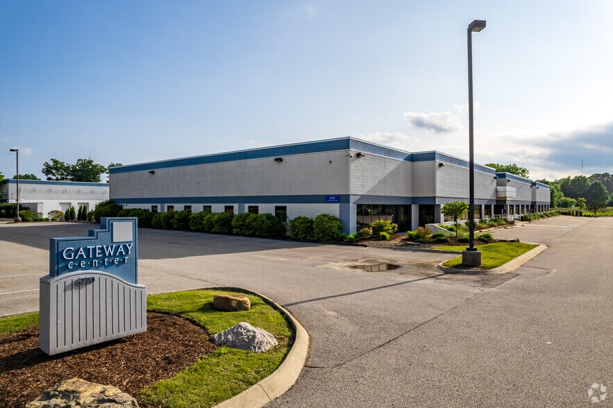 More Photos Of 6770 Southpointe Pky, Brecksville Light Distribution For Lease