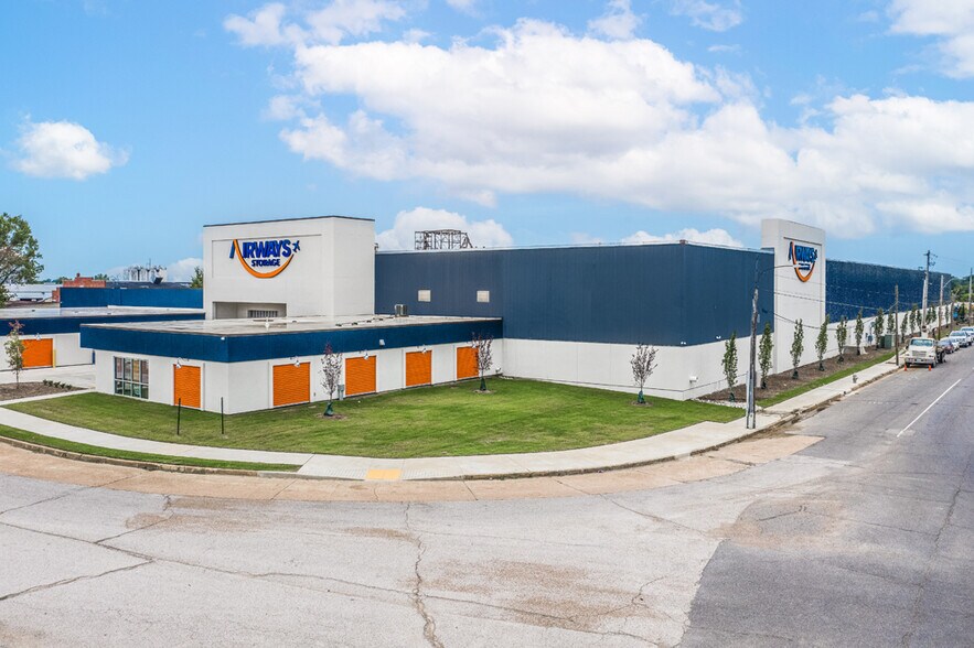 More Photos Of 1699 Airways Blvd, Memphis Self Storage For Sale