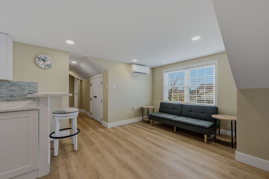 More Photos Of 2101 N Dupont Hwy, New Castle Freestanding For Sale