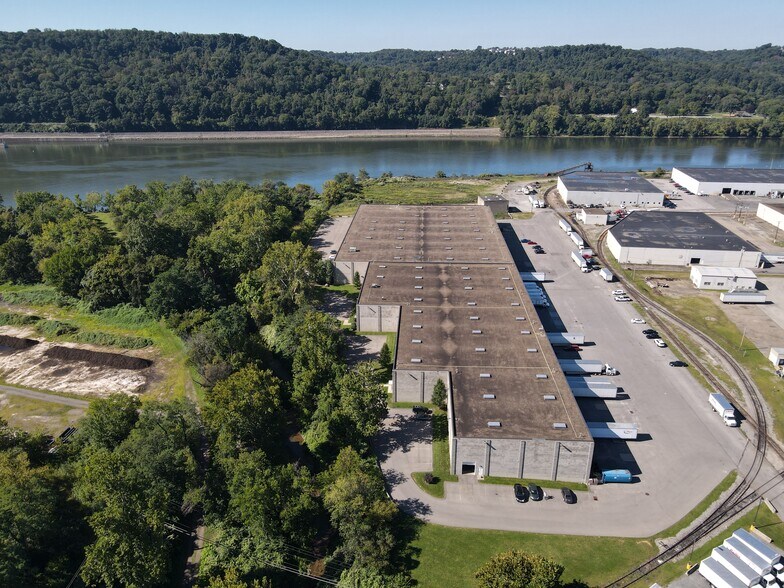 More Photos Of 866 Avenue A, Leetsdale Industrial For Lease