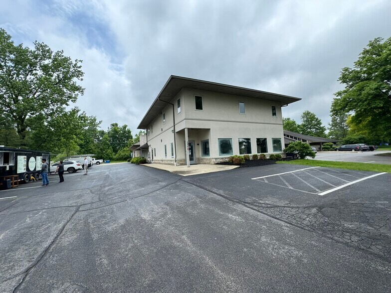 More Photos Of 171 Green Meadows Dr S, Lewis Center Office Residential For Sale