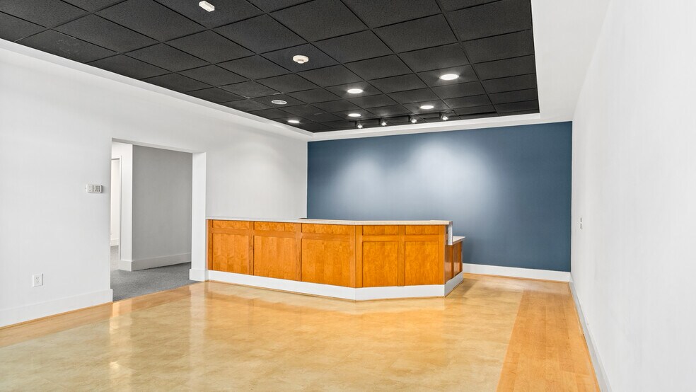 More Photos Of 514 Dabney Rd, Henderson Office For Lease