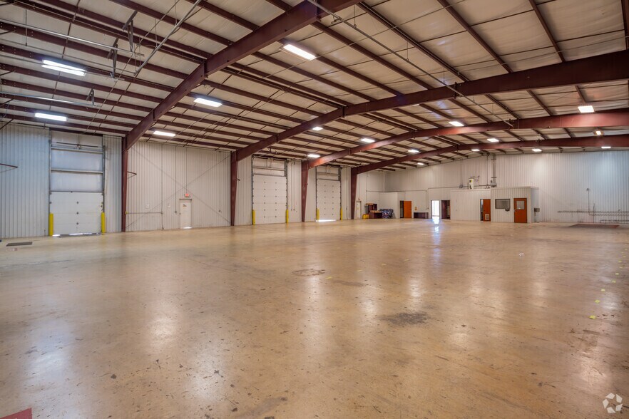 More Photos Of 1391 County Road 429, Pleasanton Warehouse For Sale