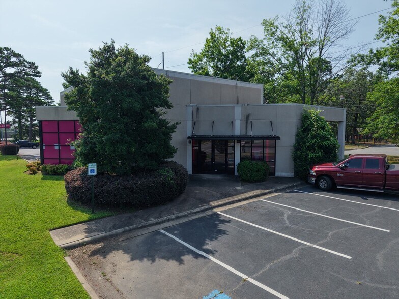 More Photos Of 12211 W Markham, Little Rock Freestanding For Sale