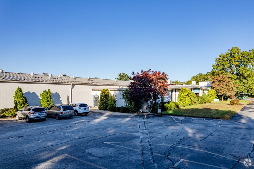 More Photos Of 1372 Main St, Coventry Warehouse For Lease