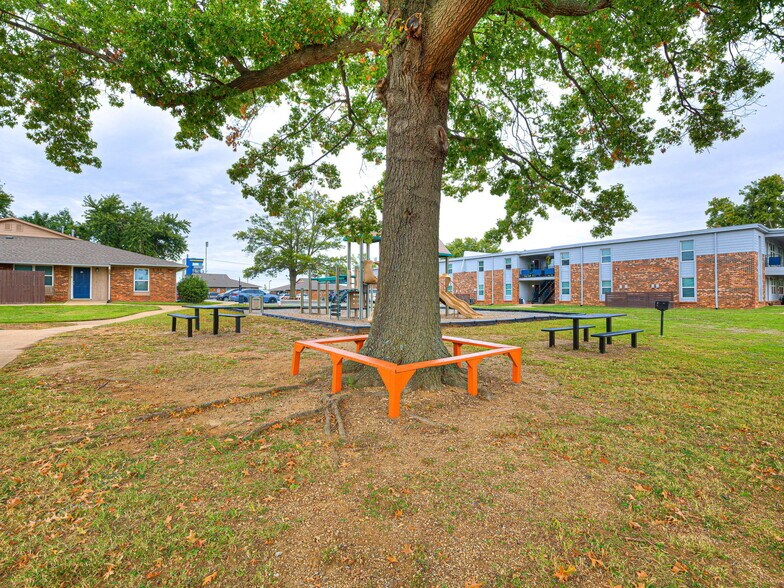 More Photos Of 1220 SE 9th St, Pryor Apartments For Sale