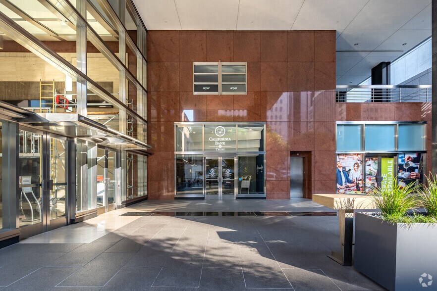 More Photos Of 550 S Hope St, Los Angeles Office For Lease