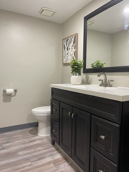 More Photos Of 30 Acoma Blvd S, Lake Havasu City Office For Lease