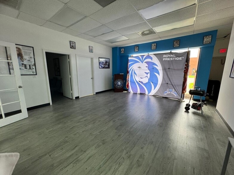 More Photos Of 2830 Winkler Ave, Fort Myers Office Residential For Lease