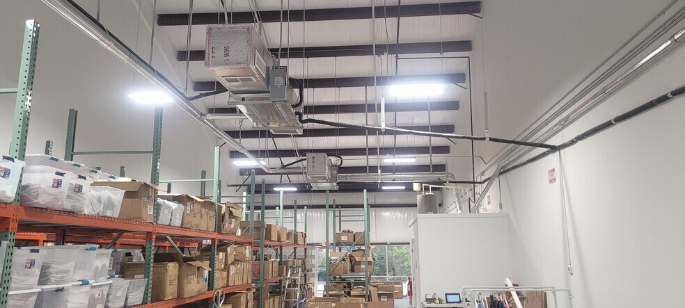 More Photos Of 8200 Cypress Plaza Dr, Jacksonville Light Distribution For Lease