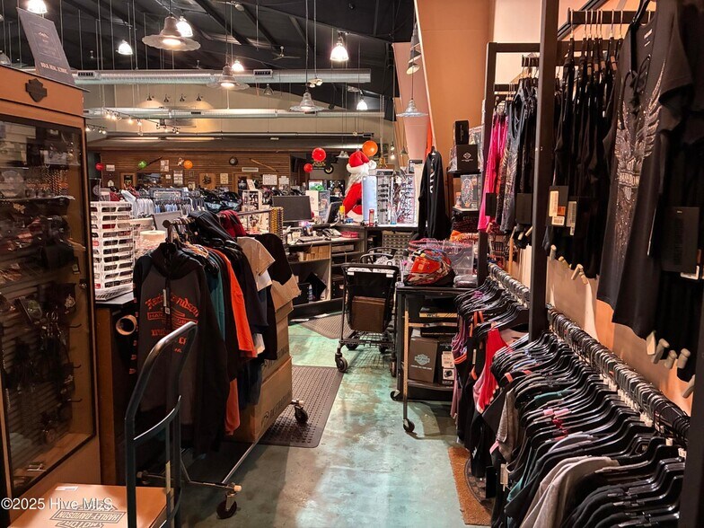 More Photos Of 8739 Caratoke Hwy, Harbinger General Retail For Sale