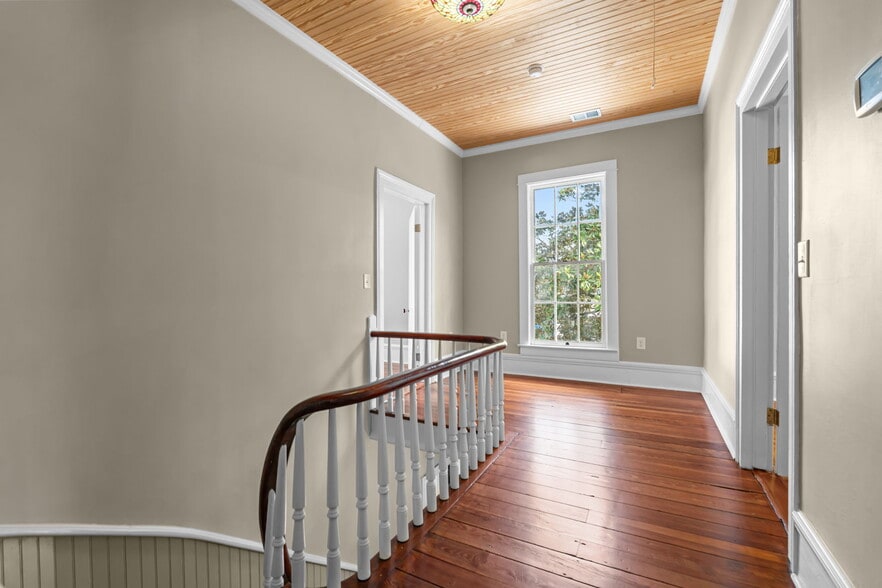More Photos Of 202 W Main St, Sanford Office Residential For Lease