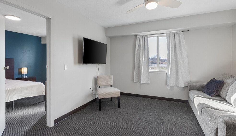 More Photos Of 26553 Magnolia Road, Underwood Hotel For Sale