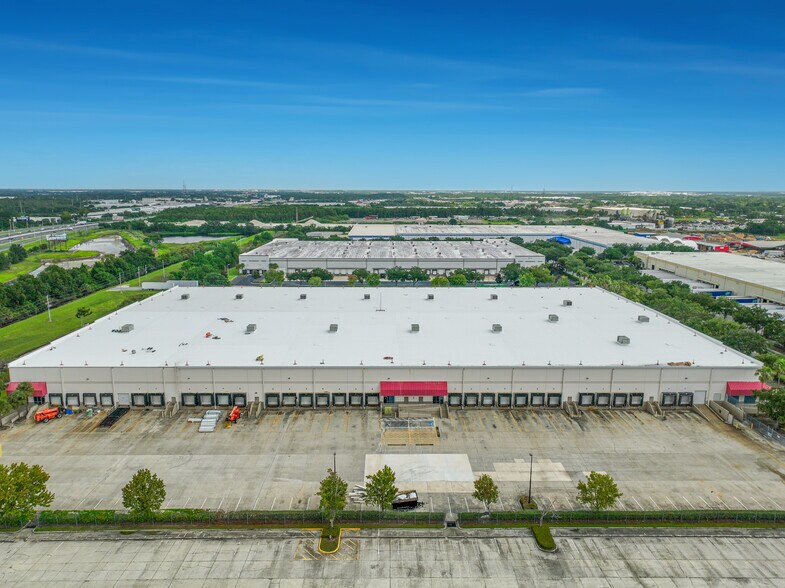 More Photos Of 401 Gills Dr, Orlando Warehouse For Lease