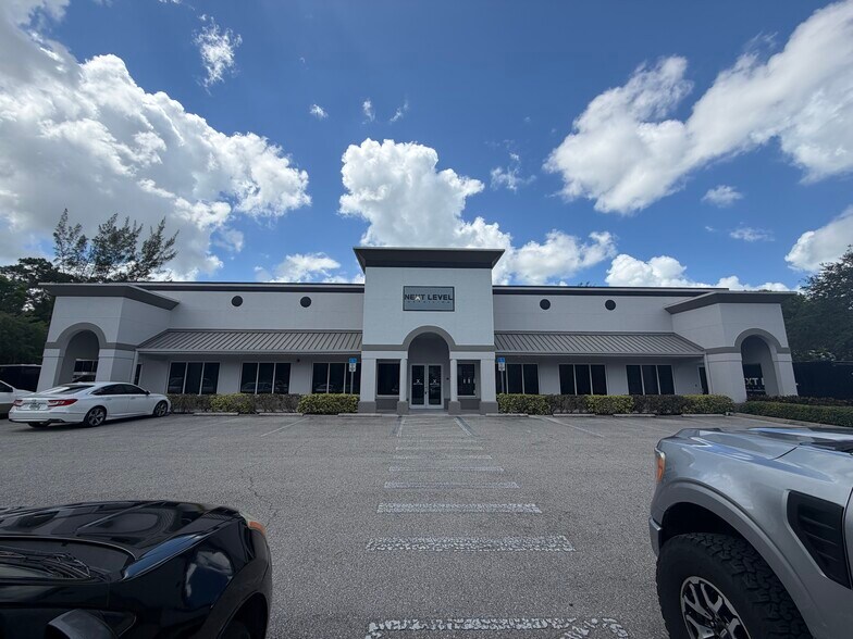 Primary Photo Of 3600 Westview Dr, Naples Showroom For Sale