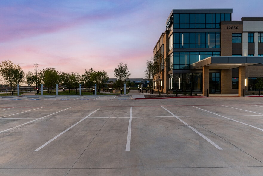 More Photos Of 12850 Dallas Pky, Frisco Medical For Lease