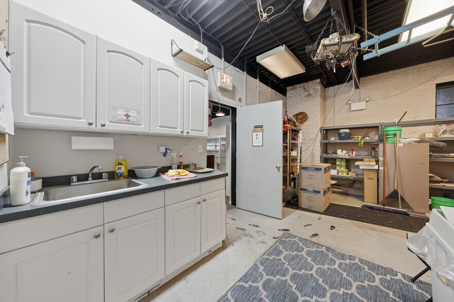 More Photos Of 800 E 31st St, La Grange Park General Retail For Sale