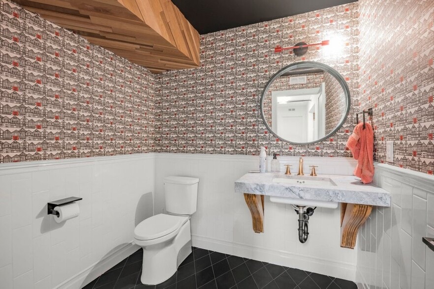 More Photos Of 810 N Lilac Dr, Golden Valley Loft Creative Space For Sale