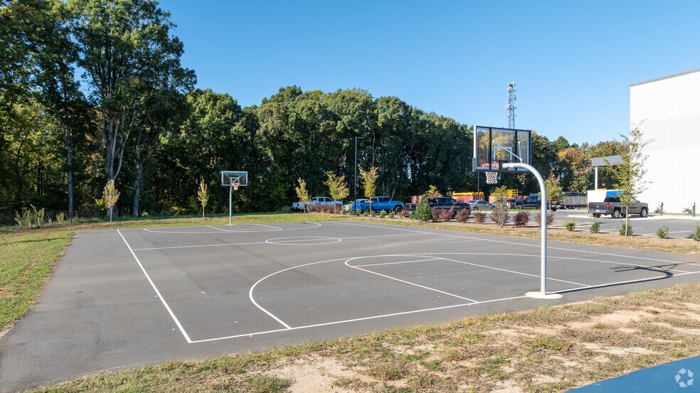 More Photos Of 110 Langtree Campus Dr, Mooresville Showroom For Lease