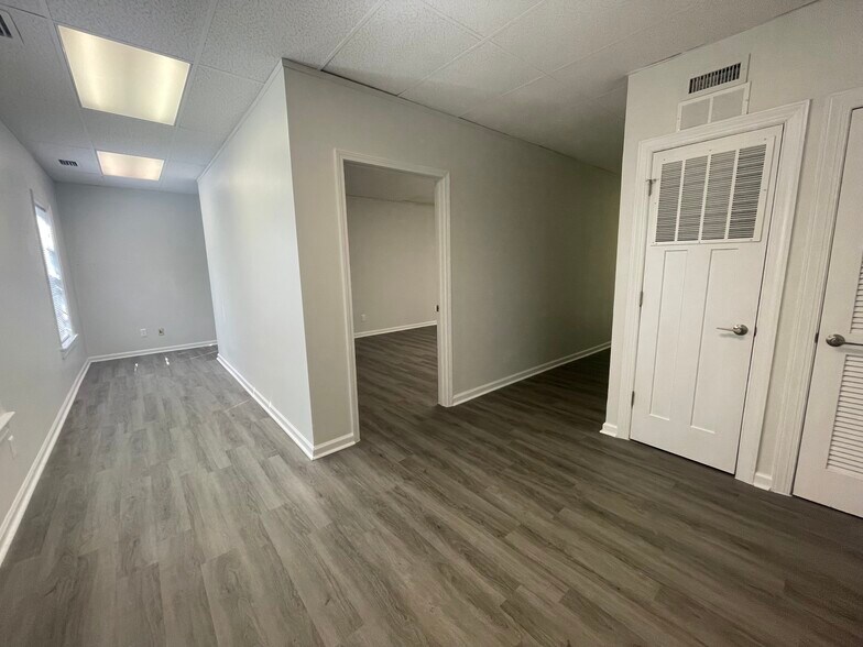 More Photos Of 127 Kingston Dr, Chapel Hill Office For Lease