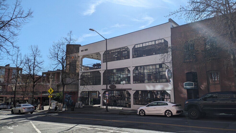 More Photos Of 1501-1505 Western Ave, Seattle Office For Lease