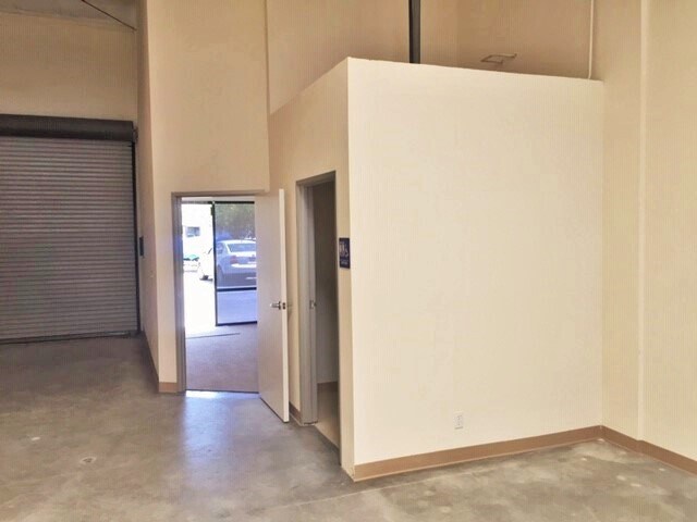 More Photos Of 2626 Lavery Ctr, Newbury Park Warehouse For Lease