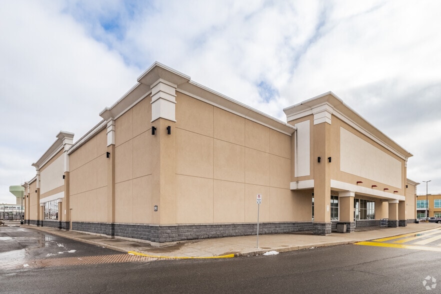 More Photos Of 3742 Innes Rd, Ottawa Unknown For Lease