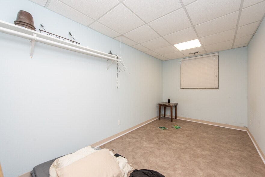 More Photos Of 13603 38th St SW, Belfield Flex For Lease