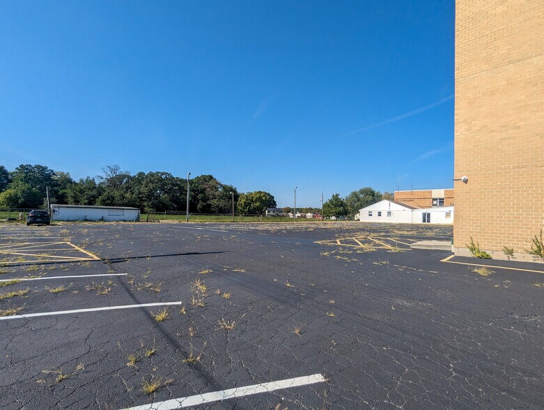 More Photos Of 350 Georgetown Rd, Carneys Point Schools For Lease