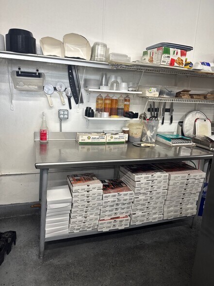 More Photos Of 8235-8239 Tampa Ave, Reseda Freestanding For Lease