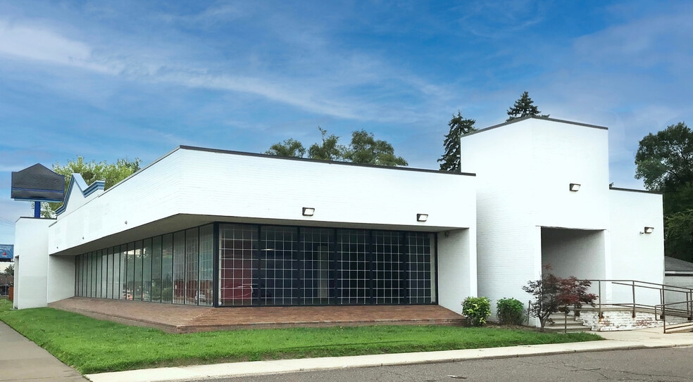 Primary Photo Of 25001 W 8 Mile Rd, Redford Freestanding For Sale