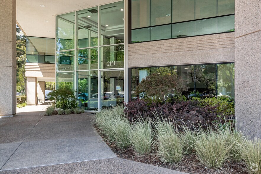 More Photos Of 2151 River Plaza Dr, Sacramento Office For Lease