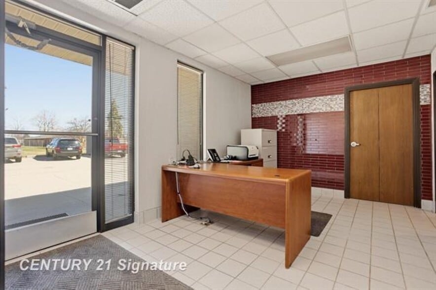 More Photos Of 3167 Enterprise Dr, Saginaw Office For Sale