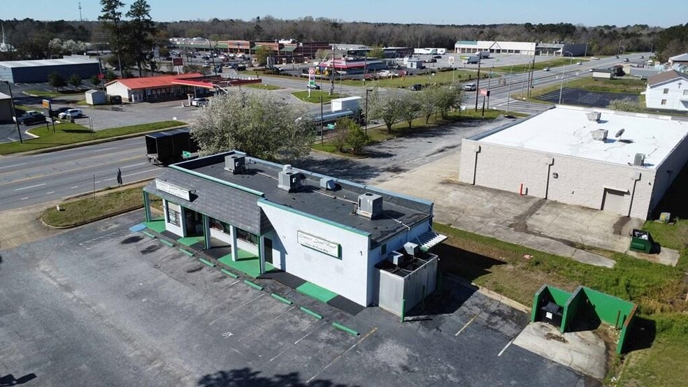 More Photos Of 303 E Oakridge Dr, Albany Medical For Sale