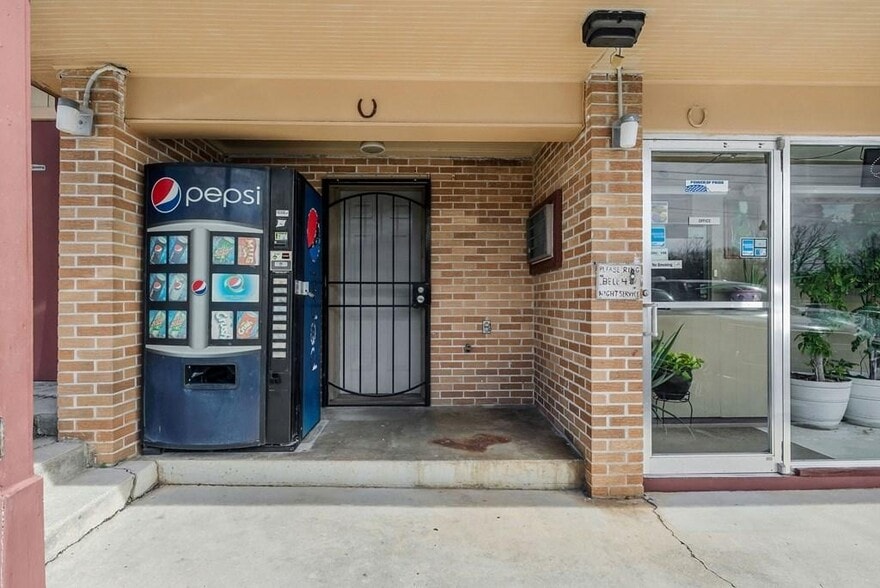 More Photos Of 1646 E Spring St, Cookeville Hotel For Sale