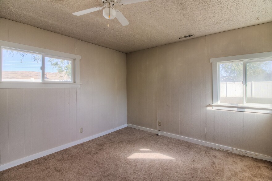 More Photos Of 2310 Terrace Heights Dr, Yakima Flex For Sale