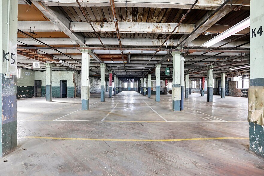 More Photos Of 35 S Main St, Batesville Warehouse For Sale