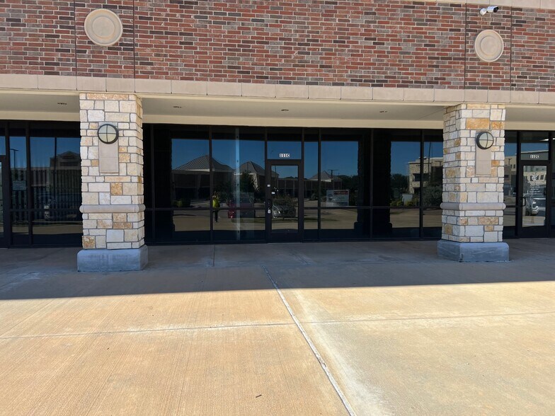 More Photos Of 4899 Highway 6, Missouri City Restaurant For Lease