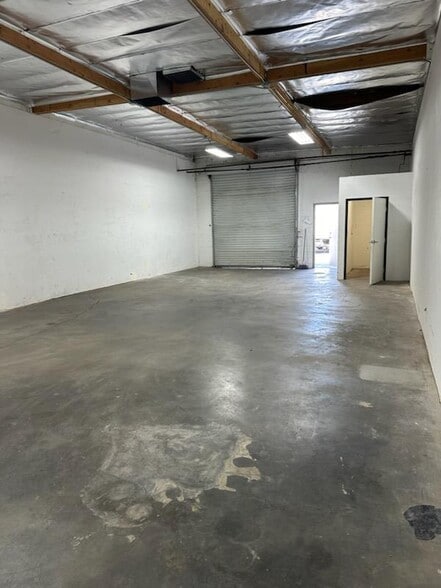 More Photos Of 6900 Deering Ave, Canoga Park Service For Lease