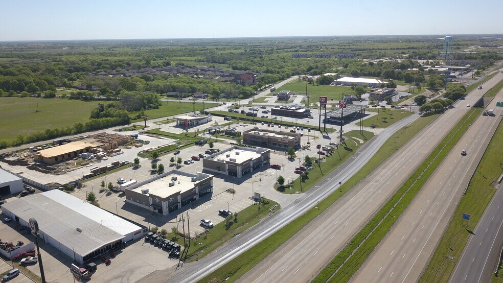 More Photos Of 402 N Interstate Highway 45, Ennis Storefront Retail Office For Lease