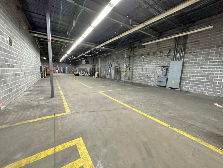 More Photos Of 10223 Lewis And Clark Blvd, Saint Louis Warehouse For Lease