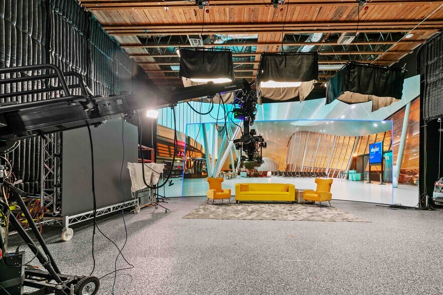 More Photos Of 11112 Ventura Blvd, Studio City Office For Sale