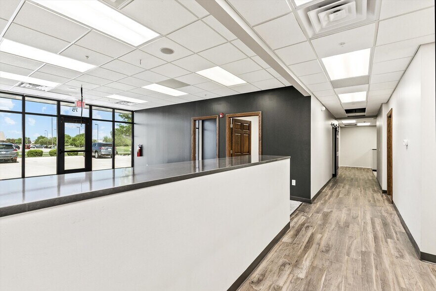 More Photos Of 55-95 Dartmoor Dr, Waukee General Retail For Lease