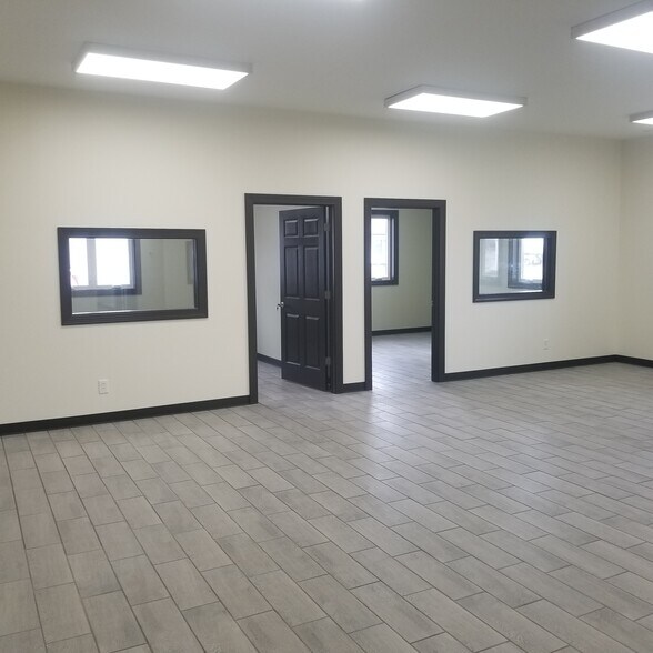 More Photos Of 13631 Alexander St, Cedar Lake Flex For Lease