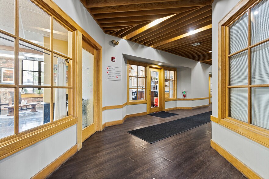 More Photos Of 2 Storer St, Kennebunk Office For Lease