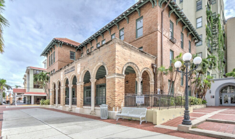 Primary Photo Of 2310 First St, Fort Myers Loft Creative Space For Lease