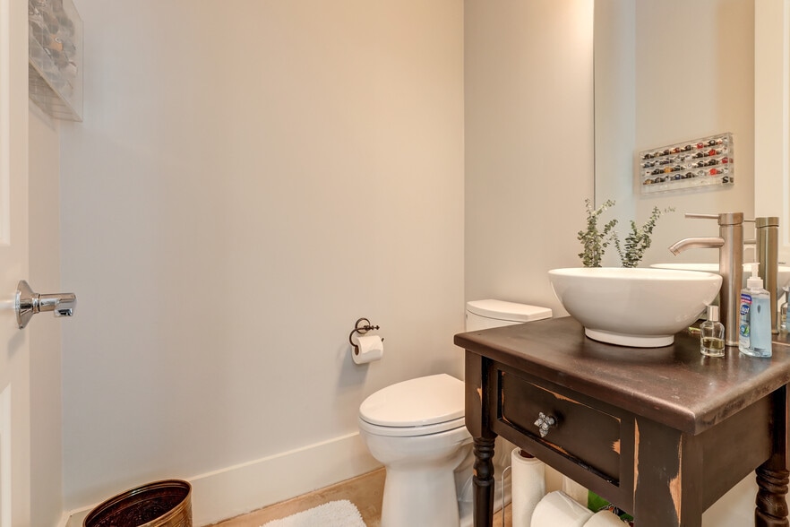 More Photos Of 2972 Lookout Pl NE, Atlanta Office Residential For Sale