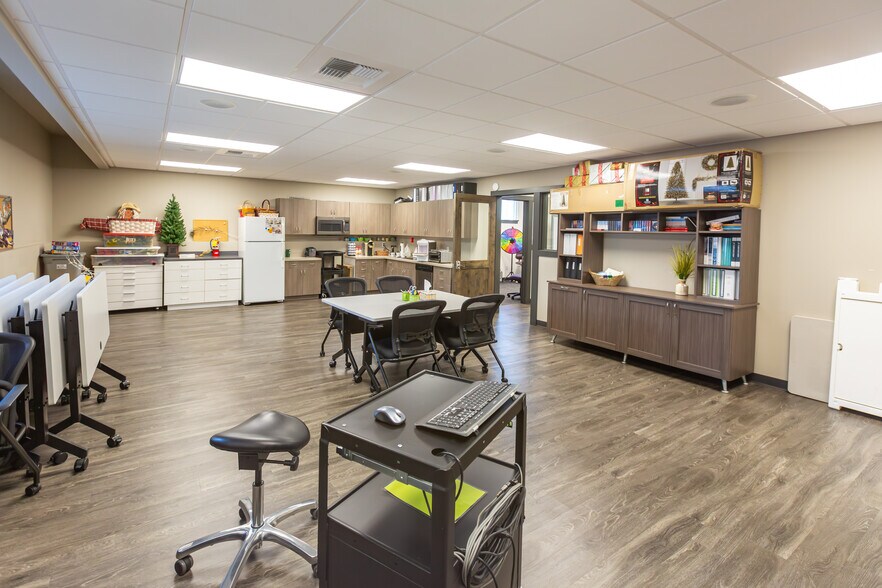 More Photos Of 200 W Railroad Ave, Plains Medical For Sale