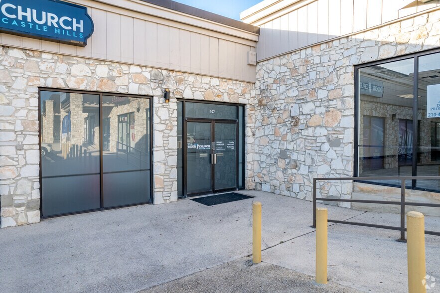 More Photos Of 5525 Blanco Rd, San Antonio Unknown For Lease